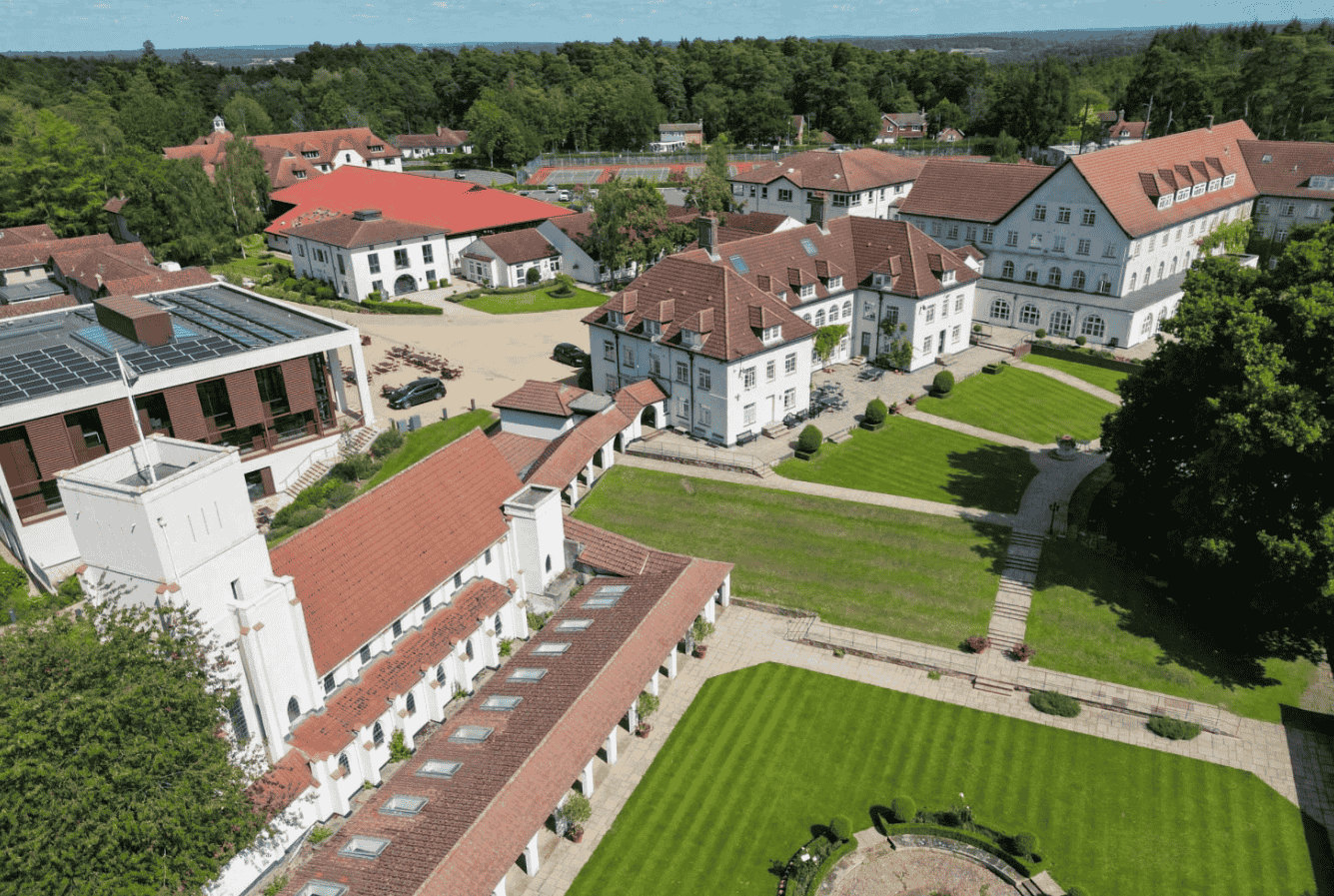 Tabara la Downe House School, UK